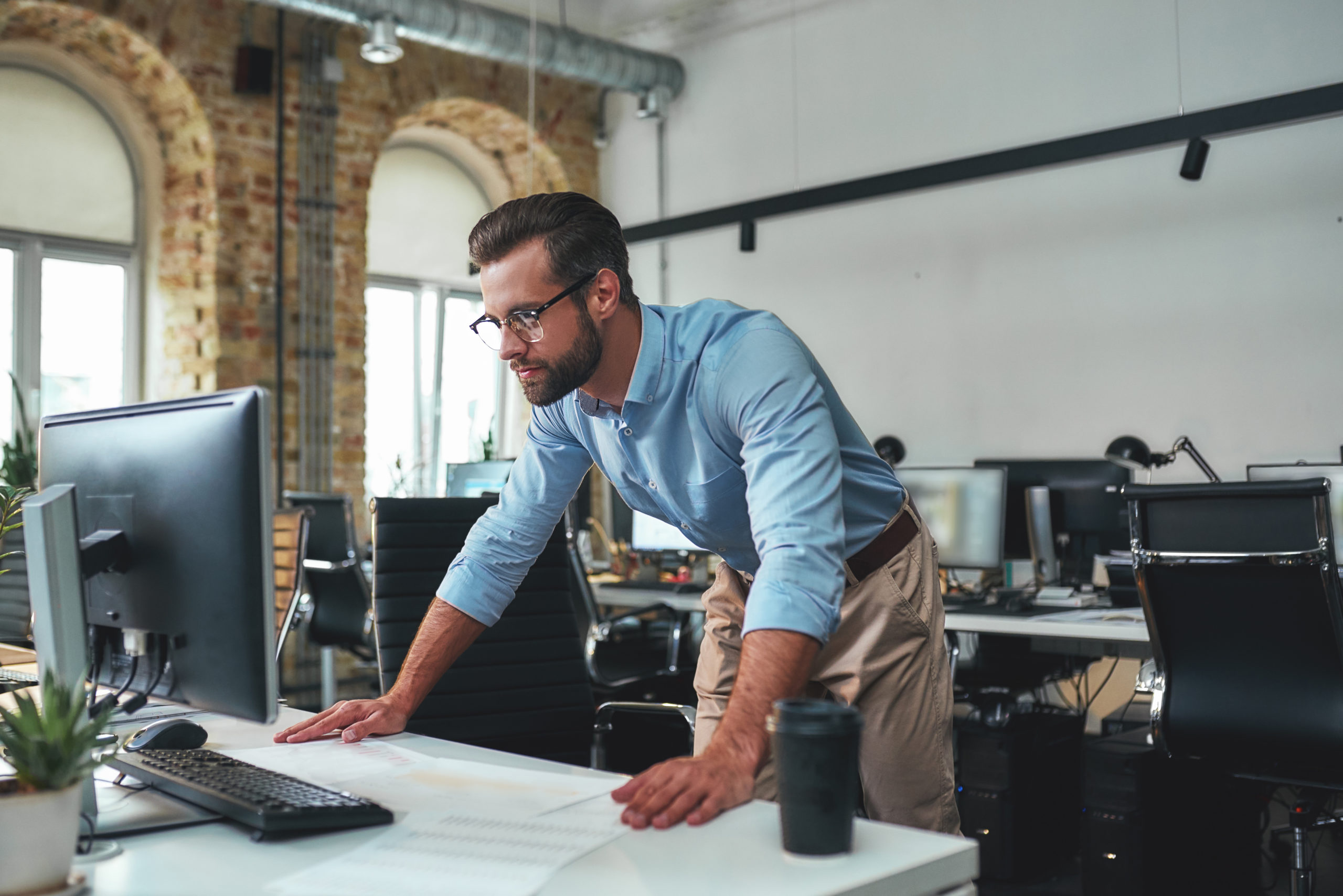 Busy,Day.,Young,Bearded,Businessman,In,Eyeglasses,And,Formal,Wear